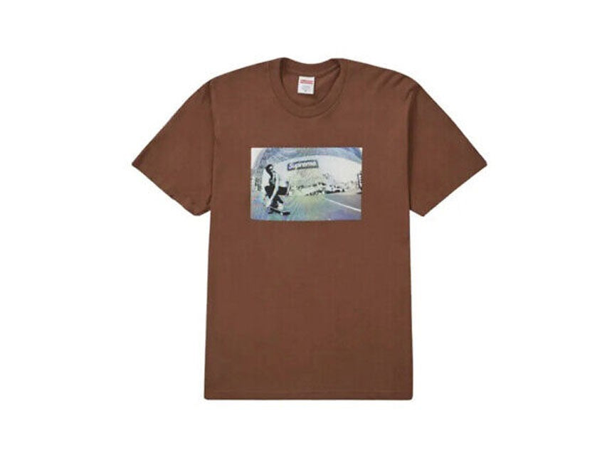 SUPREME DYLAN TEE "BROWN"