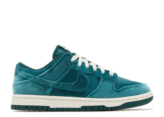 WMNS DUNK LOW 'GREEN VELVET'